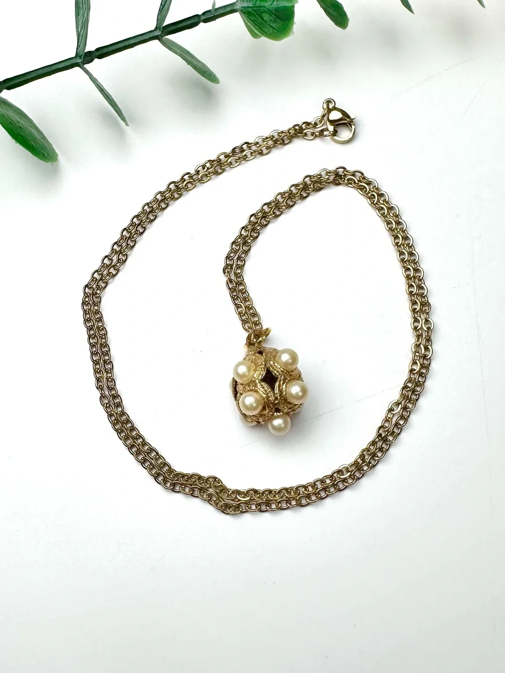 💛Vintage Faux Pearl Filigree Ball Pendant Necklace